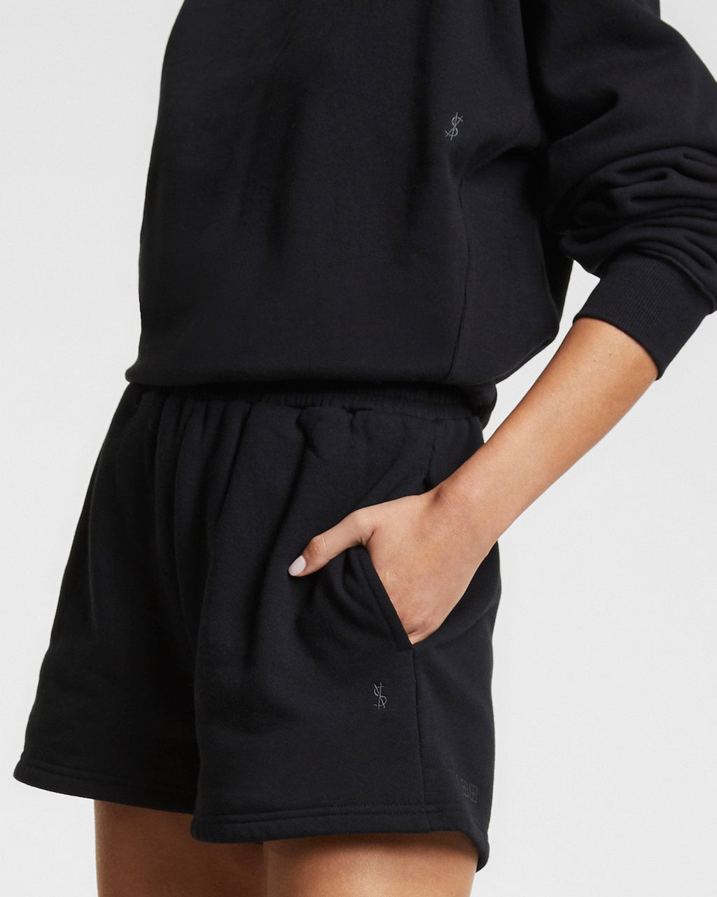 WOMENS 3 X 4 TRAK SHORT JET BLACK WALKSHORTS